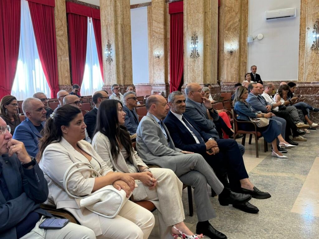 Miracolo a Palazzo Zanca: Il "Nemico" Fragale Folgorato sulla Via di Damasco (e su una Poltrona da quasi 110mila Euro) 4 Nomina Fragale