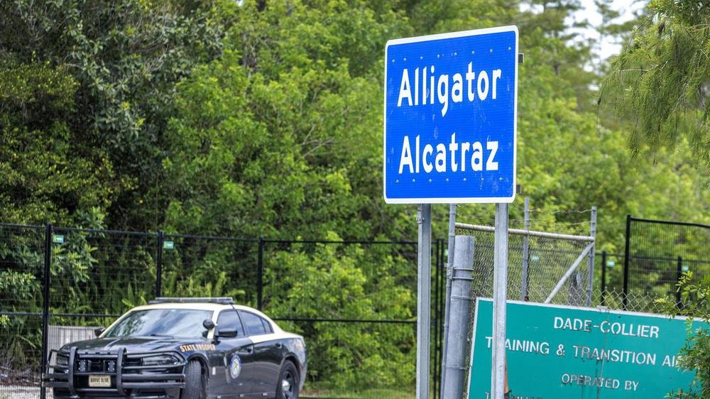"Siamo in Gabbia Come in un Pollaio": L'appello del siciliano di Fiumefreddo dall'Inferno di 'Alligator Alcatraz' 4 image version