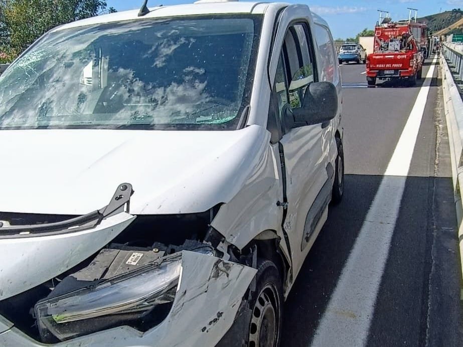 Traffico in tilt sull'A18: camion ribaltato blocca la Messina-Catania 5 incidente a 18