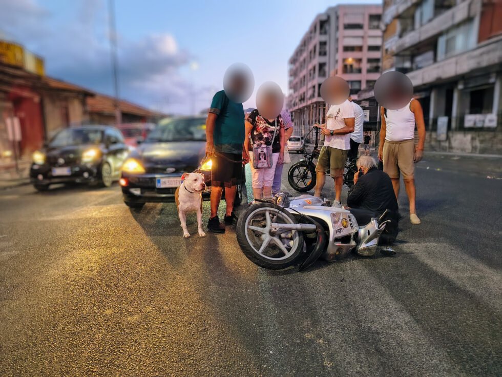 Rione Taormina: auto tampona scooter. Un ferito 1 incidente taormina