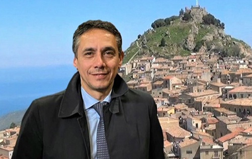 Corruzione in Sicilia: l'uomo di Mistretta. Fondi, Segreti e Intercettazioni. Marianna Amato, "Siamo un'associazione a delinquere". Il Governo Schifani nella Tempesta 3 Pippo Martino