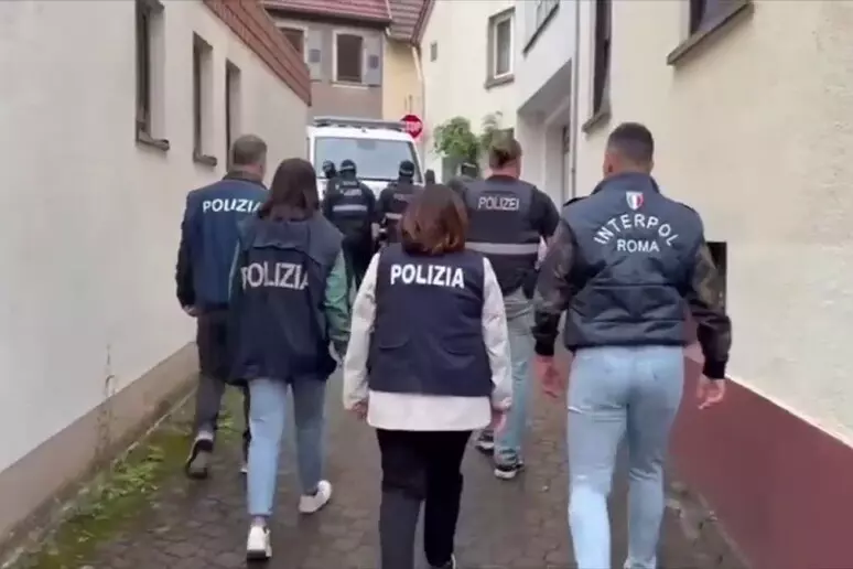 MESSINA, PRATICAVA USURA A DUE IMPRENDITORI. LA POLIZIA DI STATO ARRESTA 55ENNE MESSINESE IN FLAGRANZA DI REATO 1 Arresto in Germania