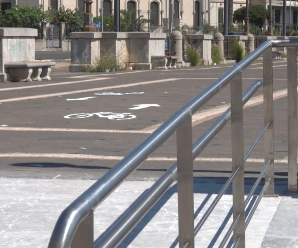 PISTA CICLABILE A MESSINA: UN LABIRINTO VERSO IL NULLA PAGATO CON FONDI EUROPEI? 3 PISTA CICLABILE A MESSINA
