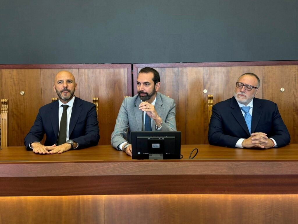 Emilio Fragale e la poltrona svanita: Da Capo di Gabinetto a Consulente (Gratis) in 5 giorni, il Nuovo Mistero di Palazzo Zanca 3 Emilio fragale