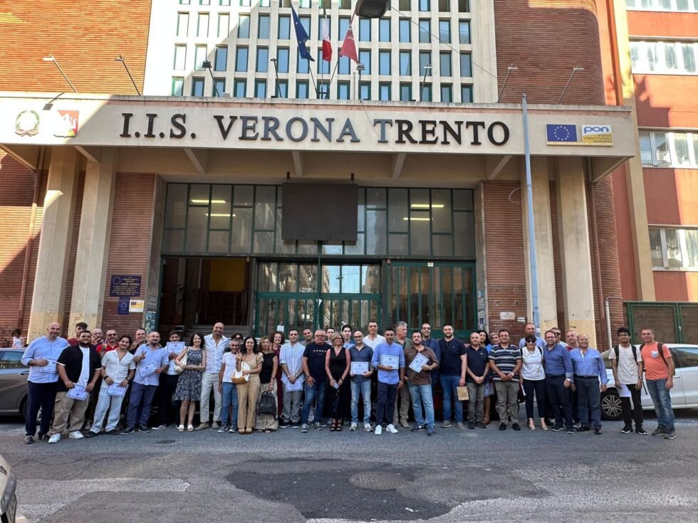 Cerimonia dei primi diplomati del corso serale dell’ IIS Verona Trento Messina: un traguardo raggiunto con impegno e perseveranza. 1 verona trento
