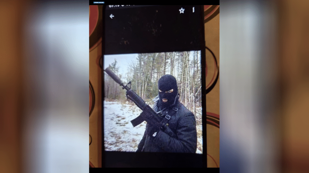 La Polizia di Stato esegue 22 perquisizioni nei confronti di minorenni evidenziatisi in contesti estremisti di matrice suprematista, accelerazionista, antagonista e jihadista 3 vlcsnap 2025 07 31 12h32m30s011