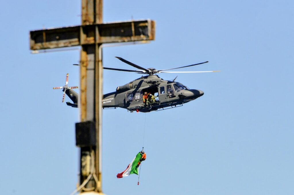 Messina, prove generali dell'Airshow: un elicottero con il Tricolore apre le danze nei cieli dello Stretto 8 1000221997