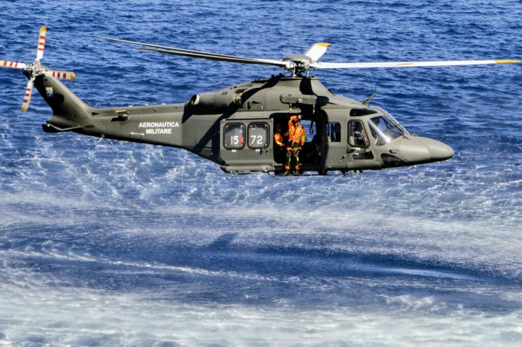 Messina, prove generali dell'Airshow: un elicottero con il Tricolore apre le danze nei cieli dello Stretto 5 1000222021