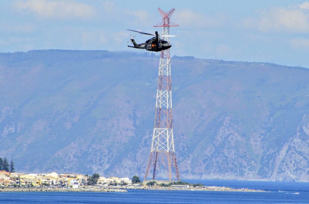 Messina, prove generali dell'Airshow: un elicottero con il Tricolore apre le danze nei cieli dello Stretto 12 1000222048