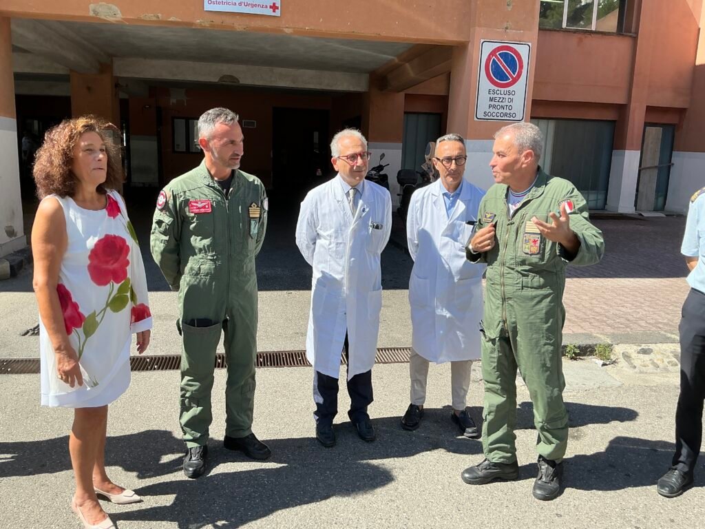 Frecce tricolori nei reparti pediatrici dell’AOU G. Martino di Messina: sorrisi e spensieratezza per i bimbi ricoverati 3 IMG 06141