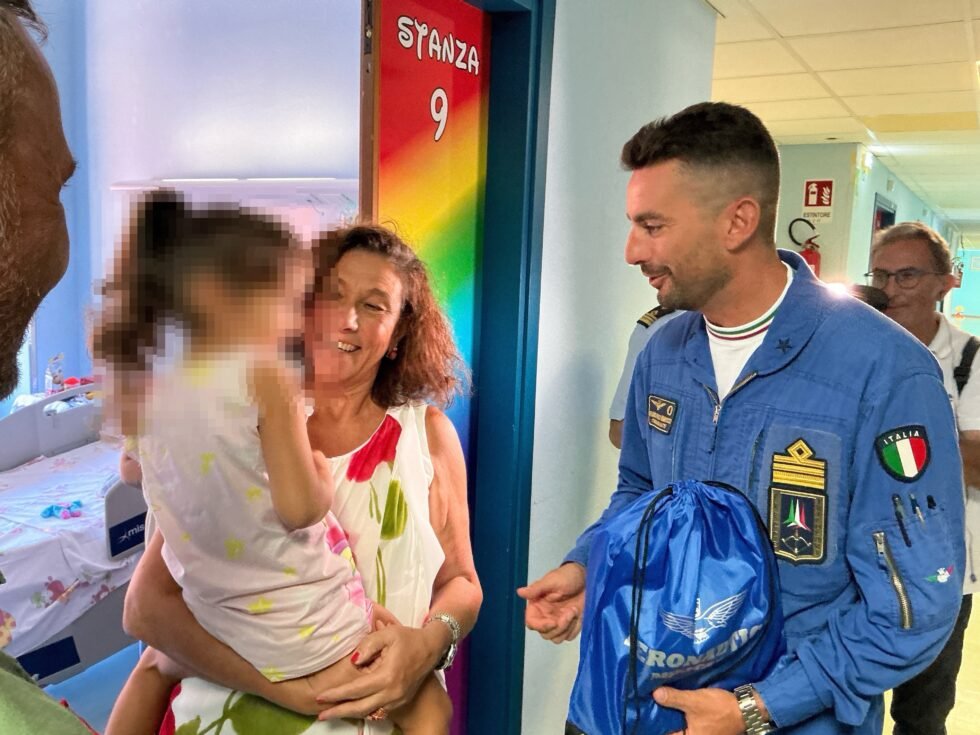 Frecce tricolori nei reparti pediatrici dell’AOU G. Martino di Messina: sorrisi e spensieratezza per i bimbi ricoverati 1 IMG 1422