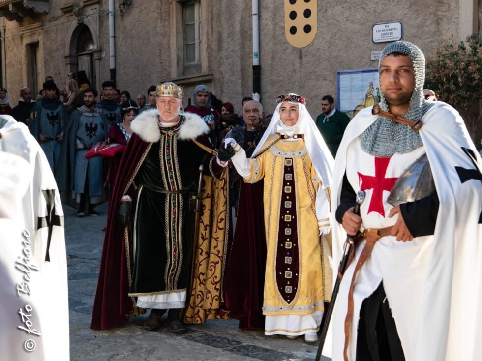 A Montalbano Elicona il 16 e il 17 agosto la 44ª edizione delle Feste Aragonesi dalle ore 16:00 e fino a tarda notte. 1 Montalbano feste aragonesi