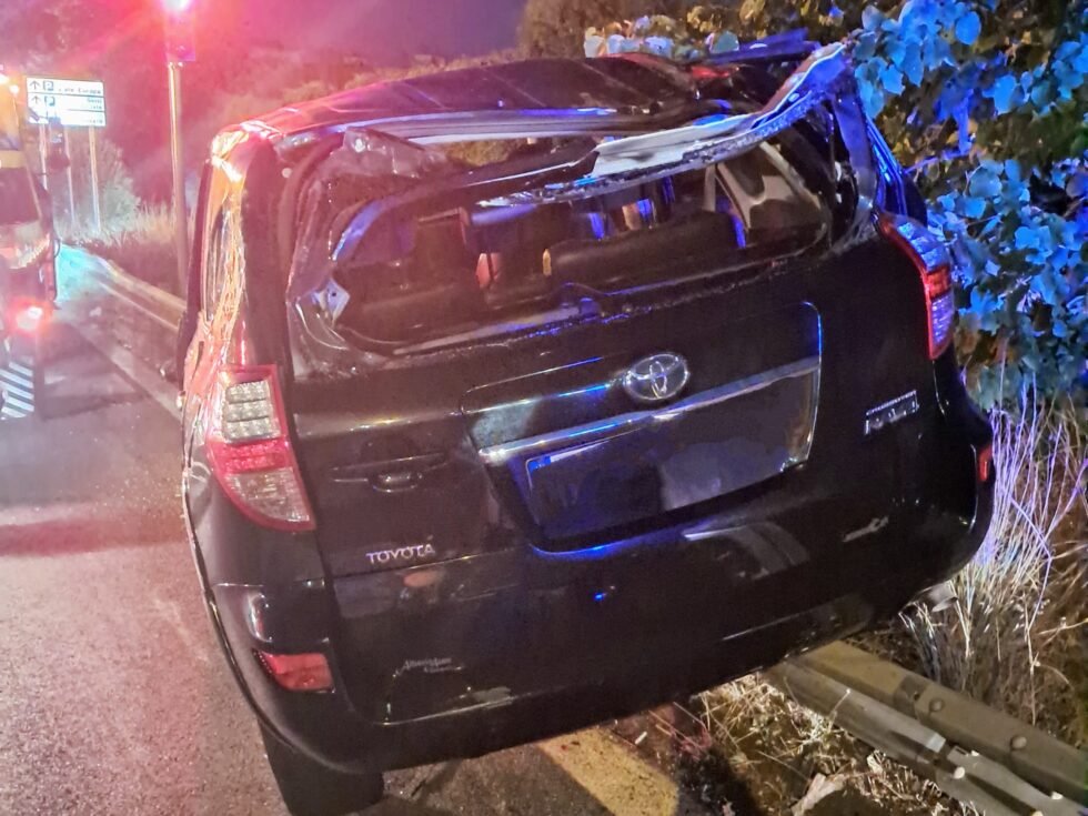 Incidente svincolo di Gazzi: 4 mezzi coinvolti e feriti lievi 1 WhatsApp Image 2025 08 01 at 22.59.242
