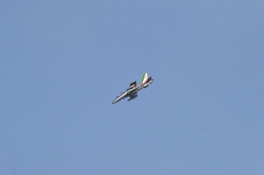 Messina, prove generali dell'Airshow: un elicottero con il Tricolore apre le danze nei cieli dello Stretto 45 WhatsApp Image 2025 08 02 at 18.44.356
