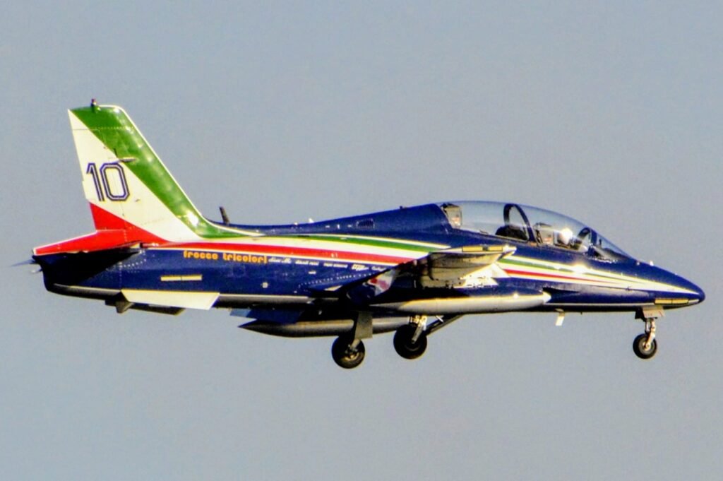 Messina, prove generali dell'Airshow: un elicottero con il Tricolore apre le danze nei cieli dello Stretto 24 WhatsApp Image 2025 08 02 at 18.58.18