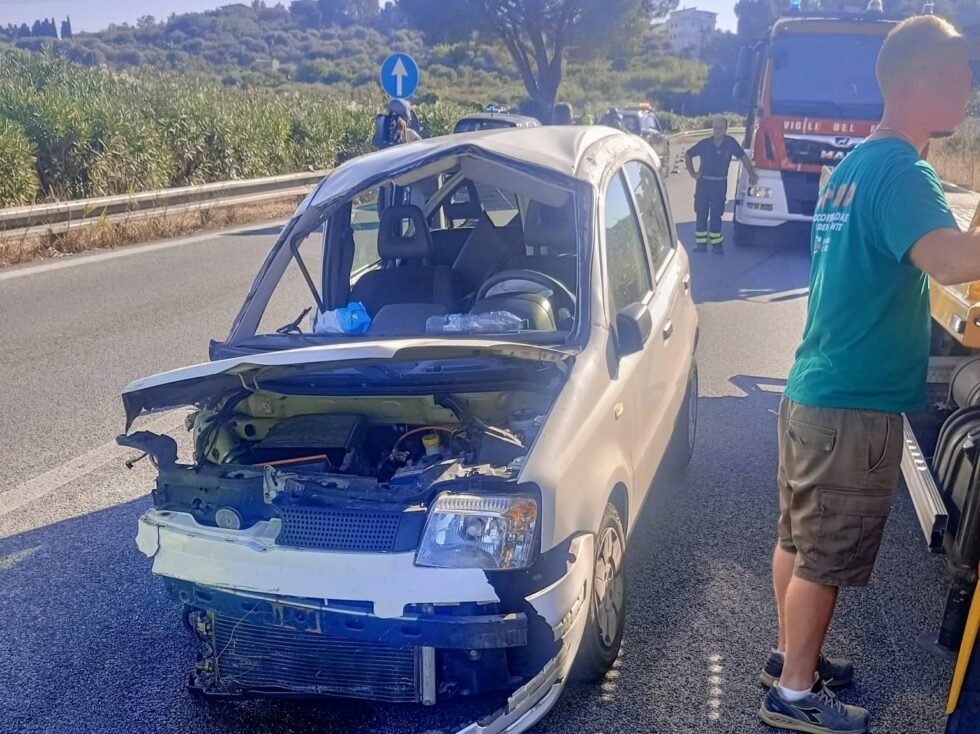 Incidente in A20. Auto sbanda e finisce nella corsia opposta. Una donna ferita 1 Incidente in A20
