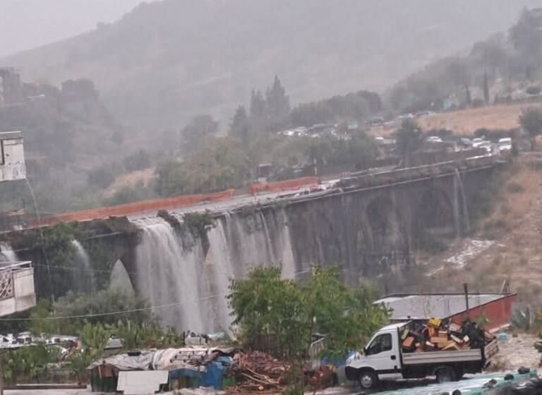Ponte San Giuliano cede. Isolata Santa Domenica Vittoria. "Vergogna, altro che ponte sullo Stretto!" - VIDEO