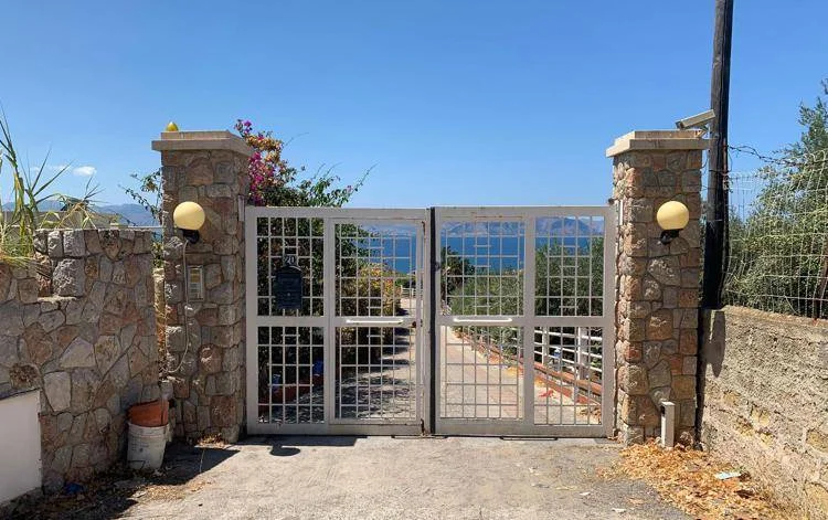Simona Cinà morta in piscina, procura: "Vestiti non spariti, ma sequestrati. Alcolici a bordo vasca" 3 bagheria villetta simona cina ipa 1