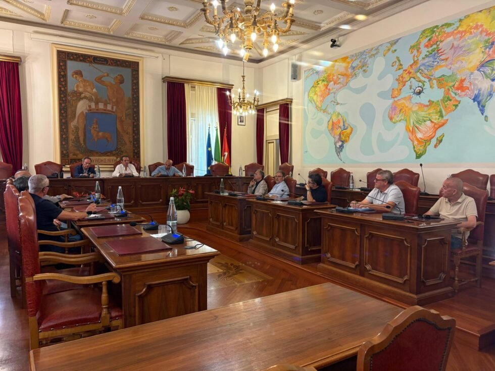 Taormina, le Partecipate: i budget 2026-2028 tra pareggi contabili e le barricate dell'opposizione 1 consiglio comunale taormina foto de luca