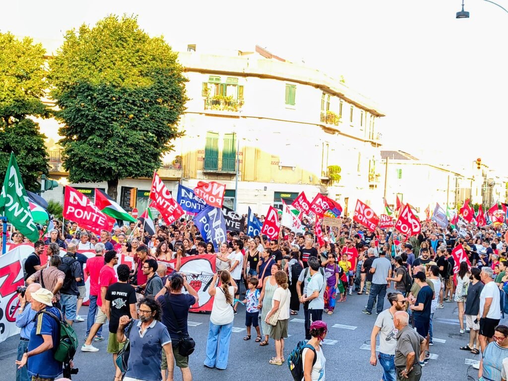 Lo Stretto dei Dubbi: oltre il corteo, le fratture irrisolte del Ponte 6 corteo No Ponte
