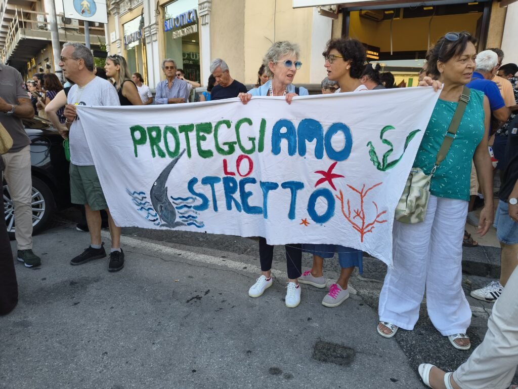 Lo Stretto dei Dubbi: oltre il corteo, le fratture irrisolte del Ponte 7 corteo No Ponte 5