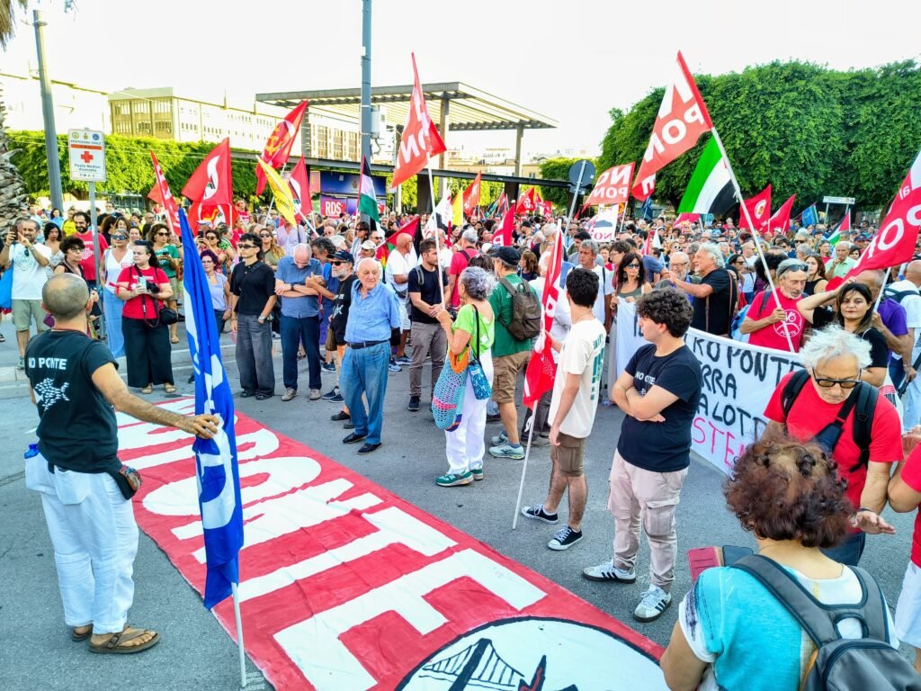 Lo Stretto dei Dubbi: oltre il corteo, le fratture irrisolte del Ponte 8 corteo No Ponte 9
