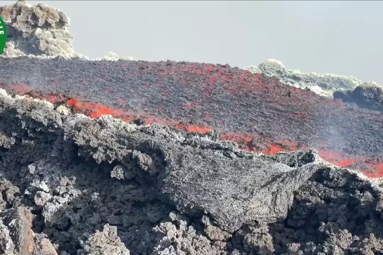 Probabili fontane di fuoco sul vulcano, scatta allerta Etna 1 etna allerta