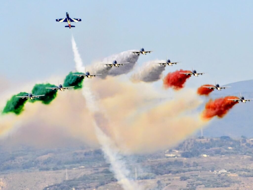 Frecce Tricolori, lo spettacolo in cielo e il caos in terra. E per il Sindaco, la corsia preferenziale 3 frecce