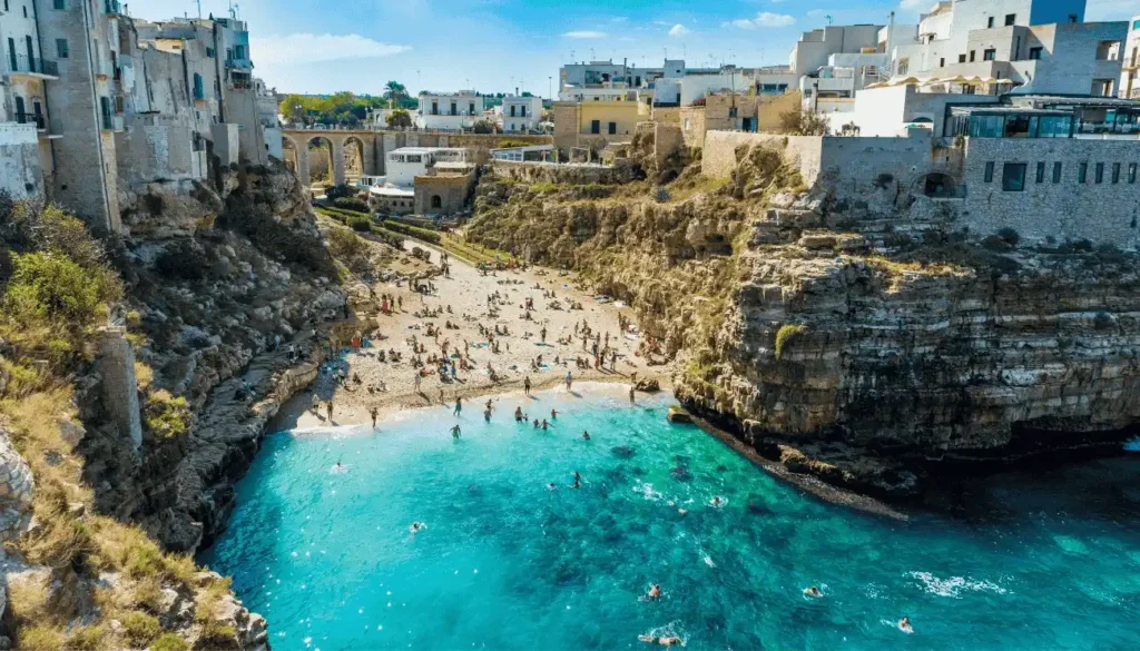 La tragedia di Polignano a Mare, muore un 23enne di Catania dopo un tuffo da una scogliera 3 lama polignano