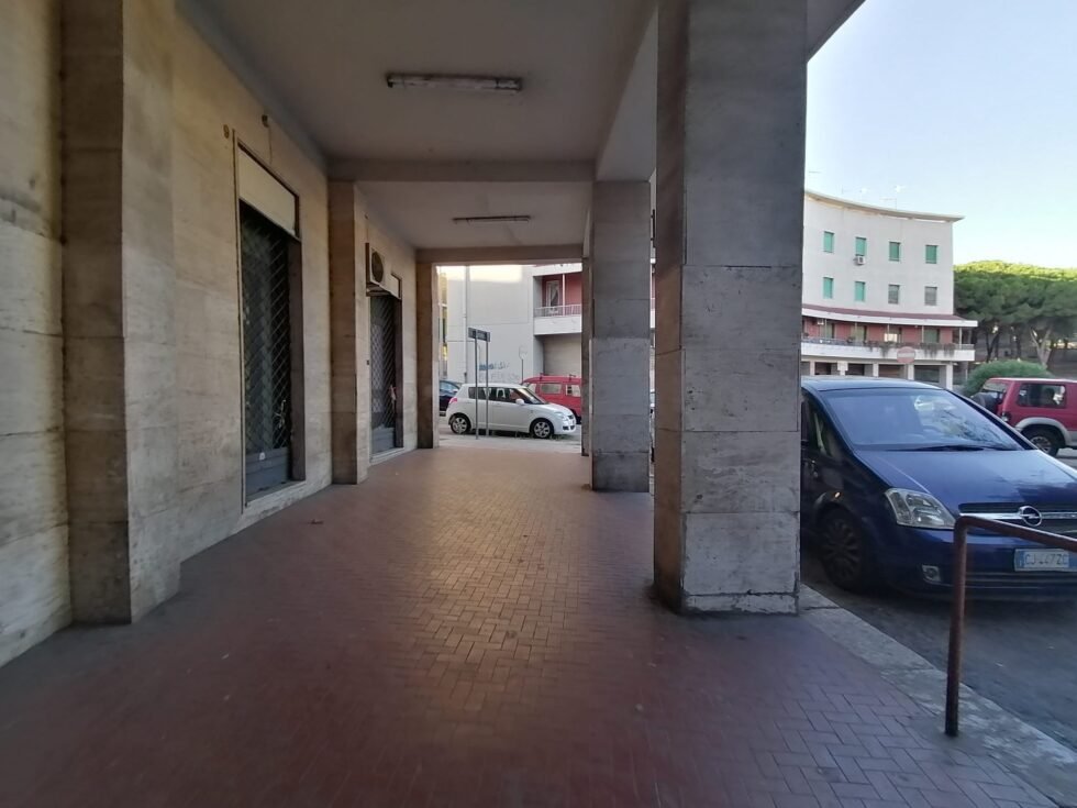 MESSINA, TENTATO OMICIDIO IN PIAZZA LO SARDO. IL QUESTORE ADOTTA DUE “DASPO WILLY” A CARICO DEGLI AUTORI 1 piazza castronovo scaled 1