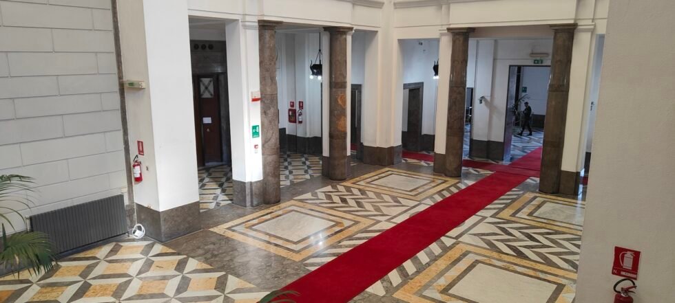 Sesso con gli studenti in cambio di regali: confermata in appello la condanna a sei anni per il docente Giulio Chiofalo 1 tribunale messina androne3