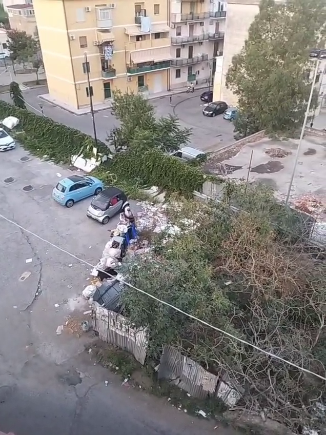 GIANDOMENICO LA FAUCI: «VIA MONTE SCUDERI, AREA ABBANDONATA TRA RIFIUTI E LIQUAMI. SITUAZIONE IGIENICO-SANITARIA INSOSTENIBILE» 2 Degrado via Monte Scuderi