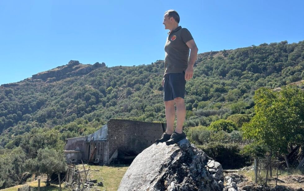 L'arte del rifiuto e l'editto n. 51: nel "Ducato di Taormina" la lezione (non di vita) del Sindaco costa 500 euro 1 De Luca sulla rupe