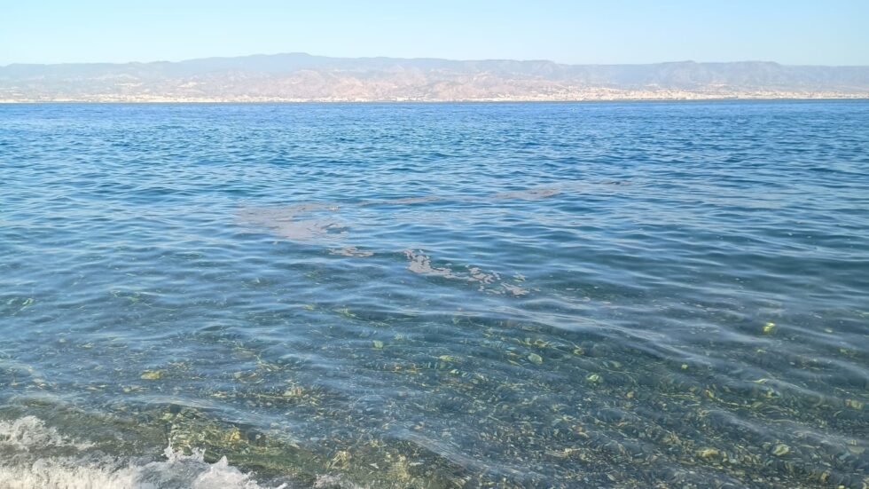 Litorale Sud in ostaggio dei liquami: la denuncia del consigliere Scivolone (DC) 1 LIQUAMI NEL MARE DI CONTESSE 1