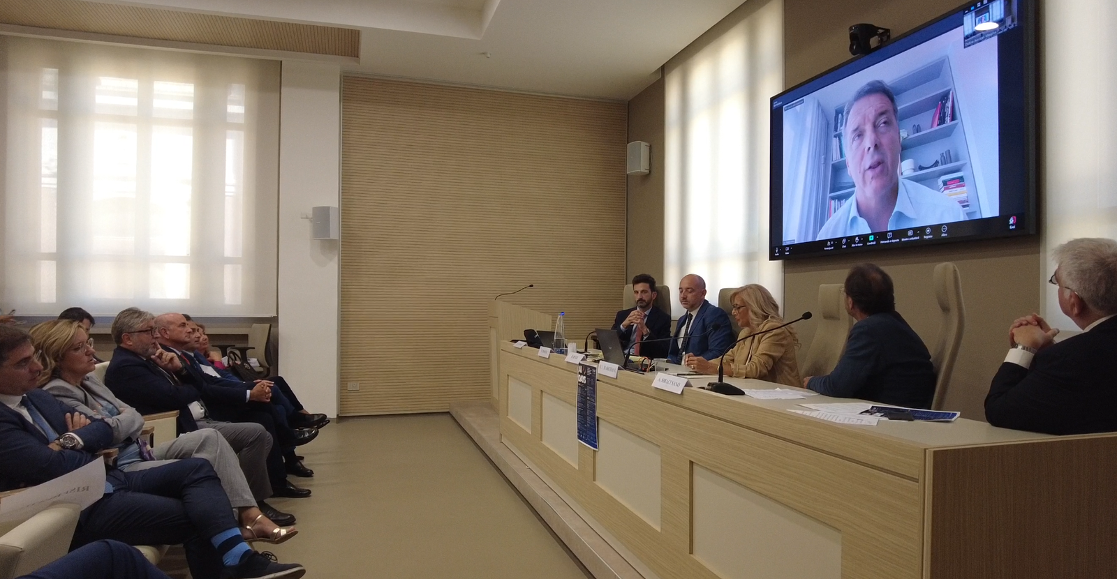 Ponte, l'affondo di Renzi: "Così è una distrazione di massa" 7 Renzi al convegno