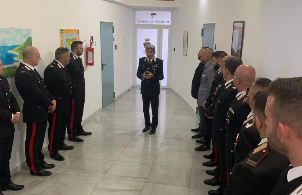 Il Generale di Brigata Ubaldo Del Monaco in visita alla Compagnia Carabinieri di Santo Stefano di Camastra.
