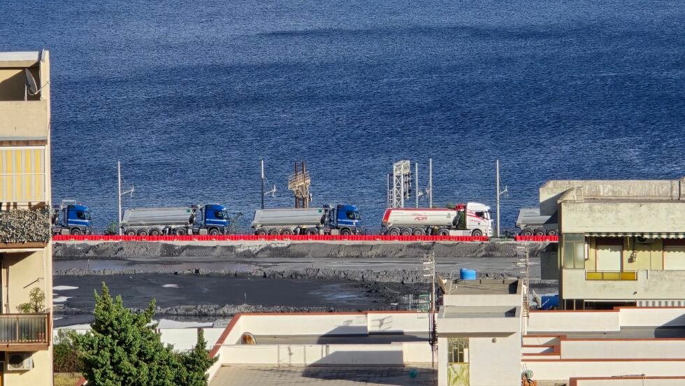 Caos a Contesse per i tir del raddoppio ferroviario: la II Circoscrizione scrive a Basile. "Situazione insostenibile" 1 20250929 165610