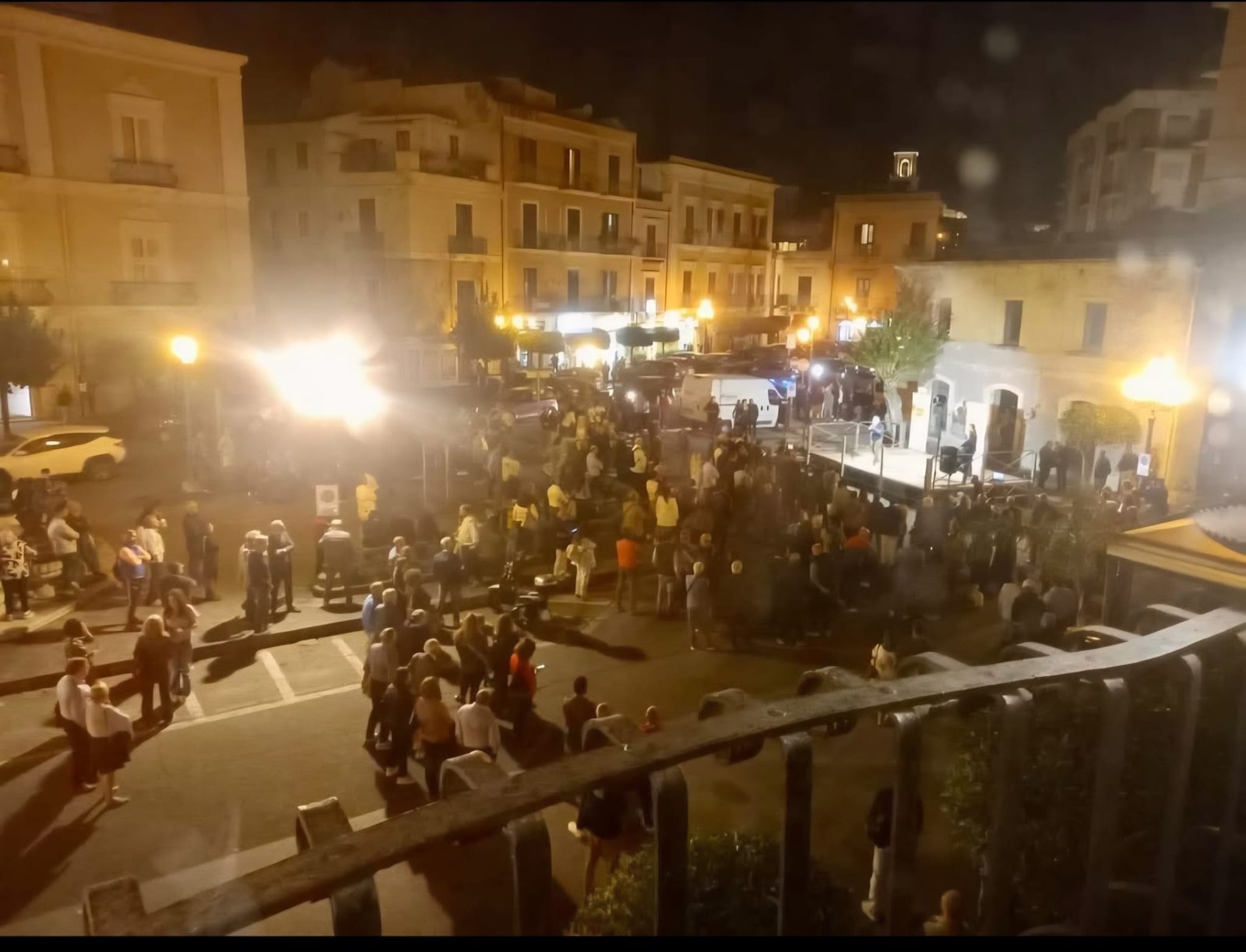 De Luca a Milazzo, Cicerone e il 4.25% (più Iva). Midili attende "Catenello smemorato" 8 Milazzo comizio