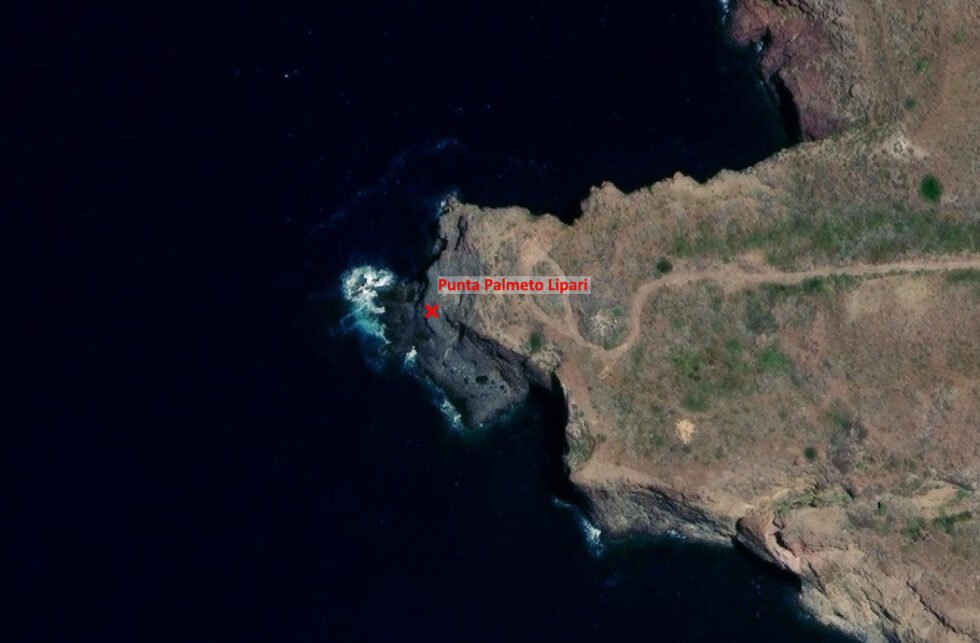 Lipari – Ritrovato dai VF di Lipari cadavere in zona costiera impervia: operazione congiunta con i Carabinieri 1 WhatsApp Image 2025 10 16 at 17.07.32