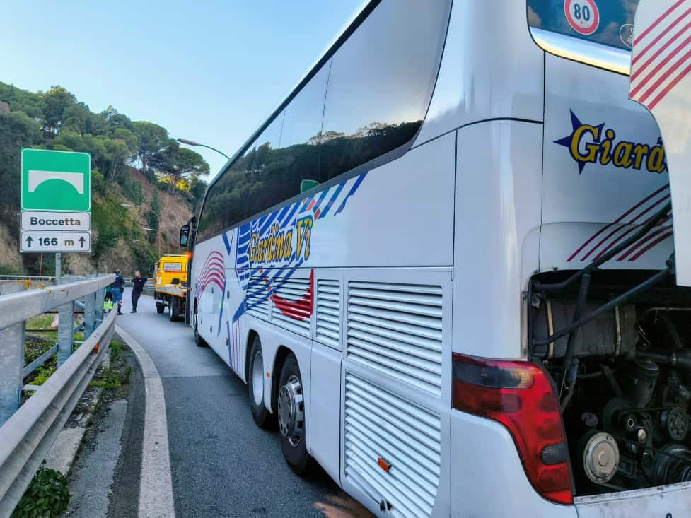 CAOS SUL VIALE BOCCETTA, BUS IN PANNE PARALIZZA LA CITTÀ 3 boccetta svincolo bus