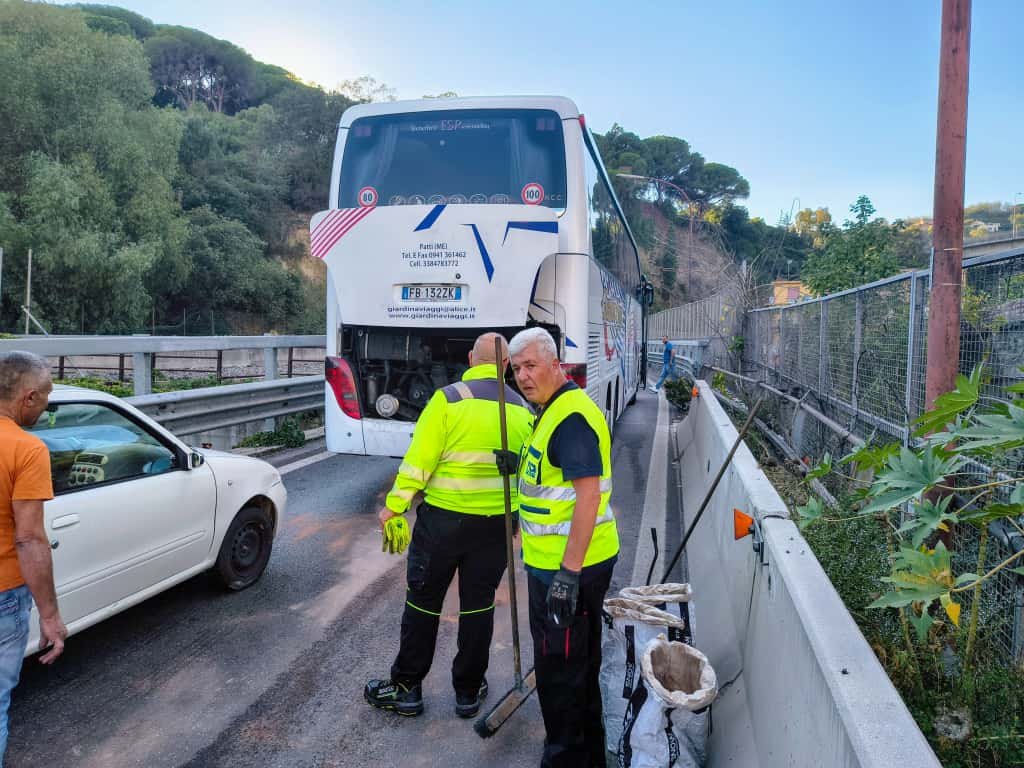 CAOS SUL VIALE BOCCETTA, BUS IN PANNE PARALIZZA LA CITTÀ 6 boccetta svincolo bus