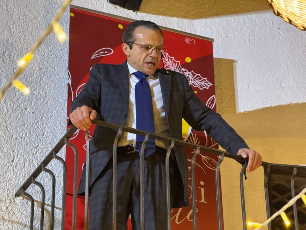 de luca cena di natale balcone