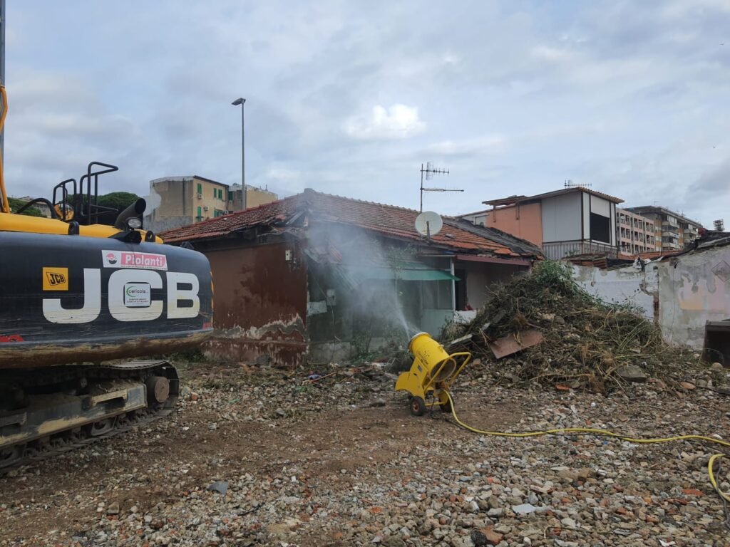 Risanamento all'ultimo respiro: a Messina si comprano anche case senza agibilità pur di non perdere i fondi 4 demolizione delle baracche Rione Taormina