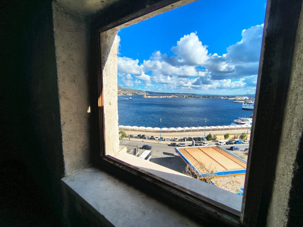 Demolizioni ex Silos, il colpo di scena: a Messina scoprono i senzatetto. 12 ex silos 106
