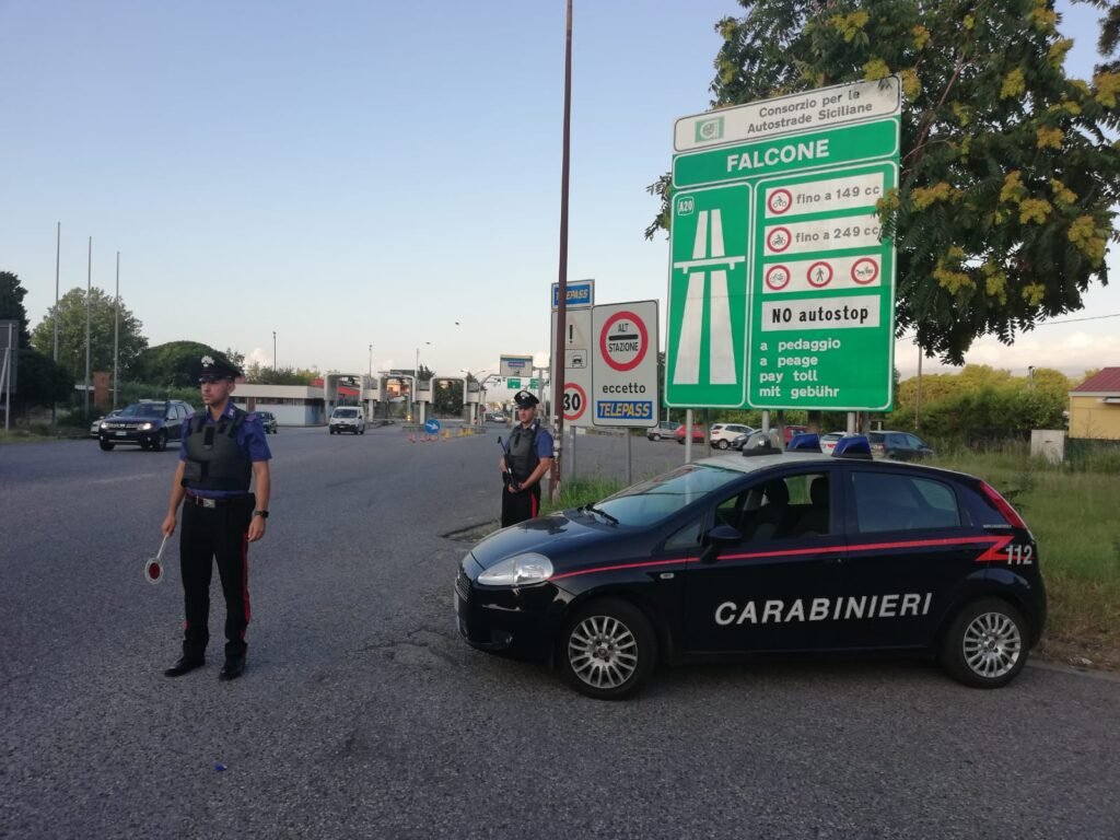 DROGA IN CASA, 41ENNE ARRESTATO DAI CARABINIERI 2 foto repertorio CC Falcone