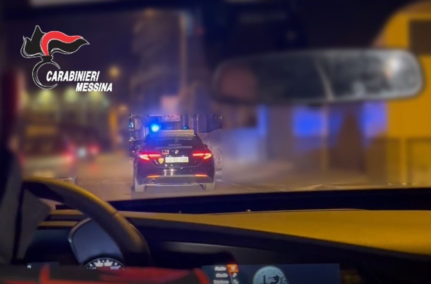 TROVATO CON LA DROGA FUORI DALL’ABITAZIONE DOVE SCONTAVA GLI ARRESTI DOMICILIARI. 40ENNE ARRESTATO DAI CARABINIERI 1 foto repertorio