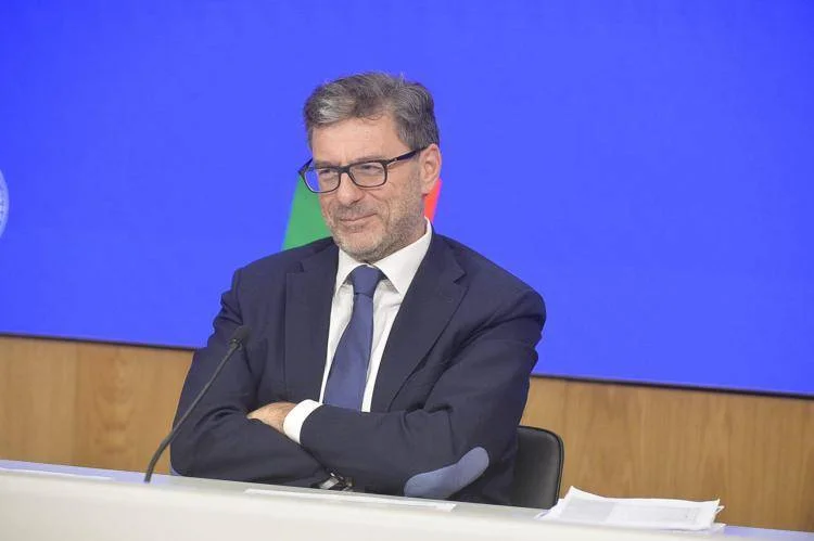 Manovra da 18,5 miliardi: il Governo "taglia l'IRPEF per il ceto medio e sostiene le famiglie" 1 giorgetti ftg