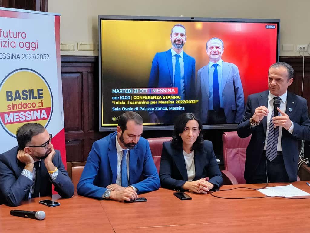 "Il futuro inizia oggi": De Luca arruola l'ex FI Gervasi e ricandida Basile. Ma a 10 metri i dipendenti comunali sono in rivolta 3 lo giudice basile gervasi de luca