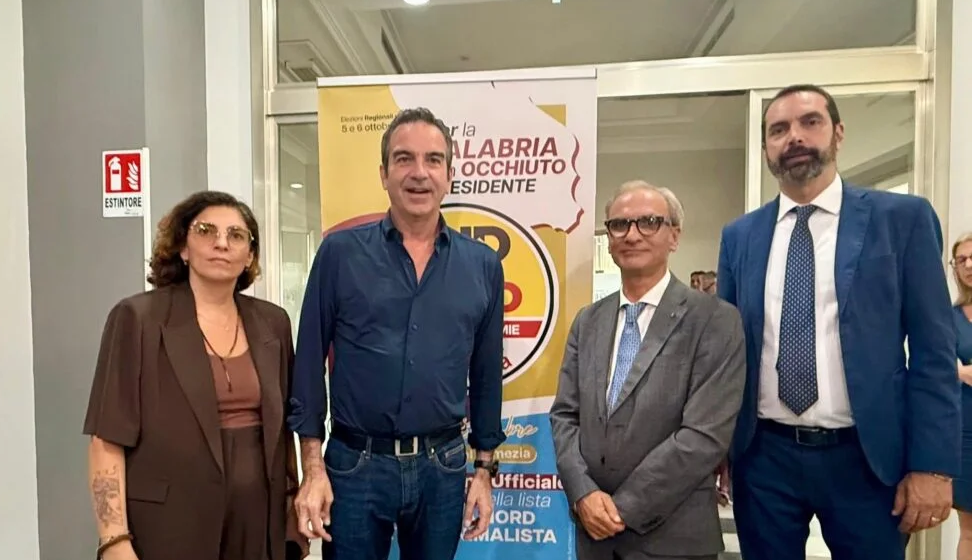 Dalla Calabria a Palazzo dei Leoni, le due poltrone della Castelli 3 occhiuto scn