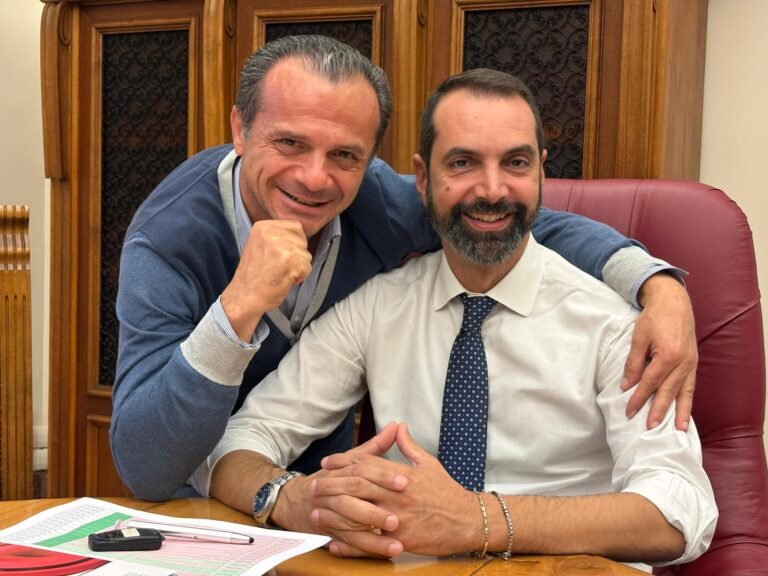 I fatti di Cicala: predicare bene e razzolare malissimo. Nessun dirigente "licenziato". Perché De Luca non andò in Procura?